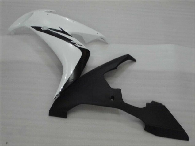 Carenado Yamaha R1 04-06 - Blanco Negro Llama Carenado Yamaha R1 04-06 - Blanco Negro Llama